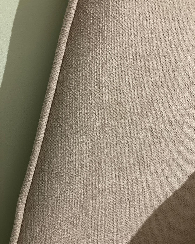 Łóżko drewniane ze skrzynią na pościel do delikatnej sypialni 3