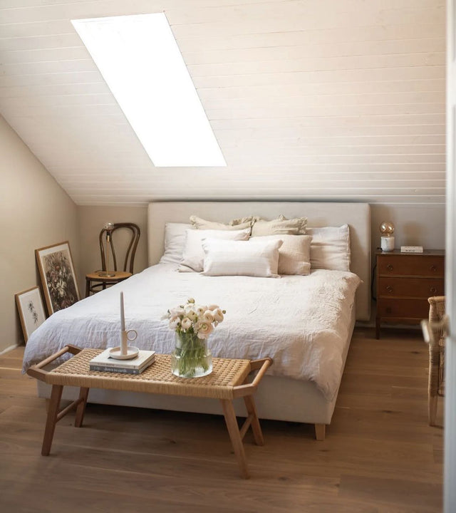 Łóżko tapicerowane z pojemnikiem w materiale len plecionka naturalne barwy 1