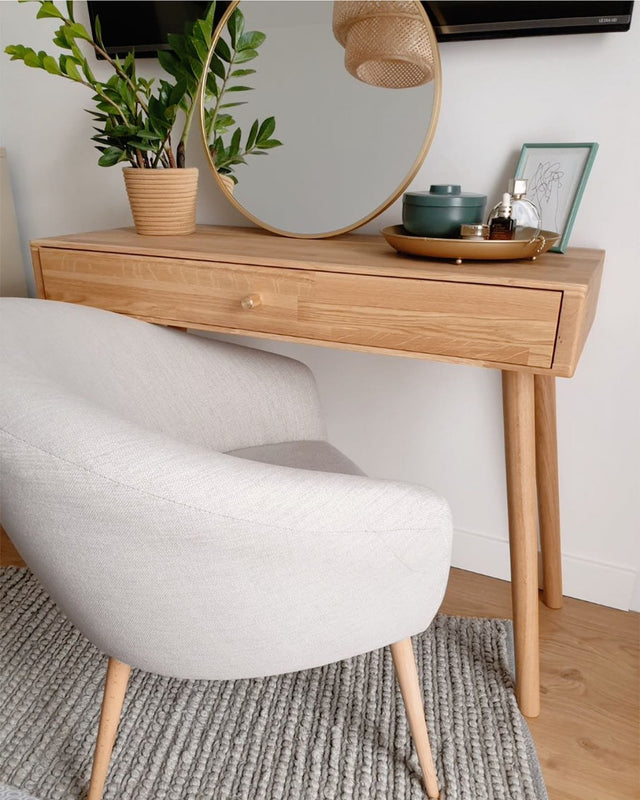 Toaletka dębowa drewniana Lili z pojemną szufladą na kosmetyki i przybory biurkowe do pracy 6