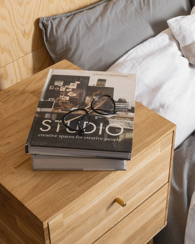 Stolik dębowy z szufladami na przybory Cube No 2 9