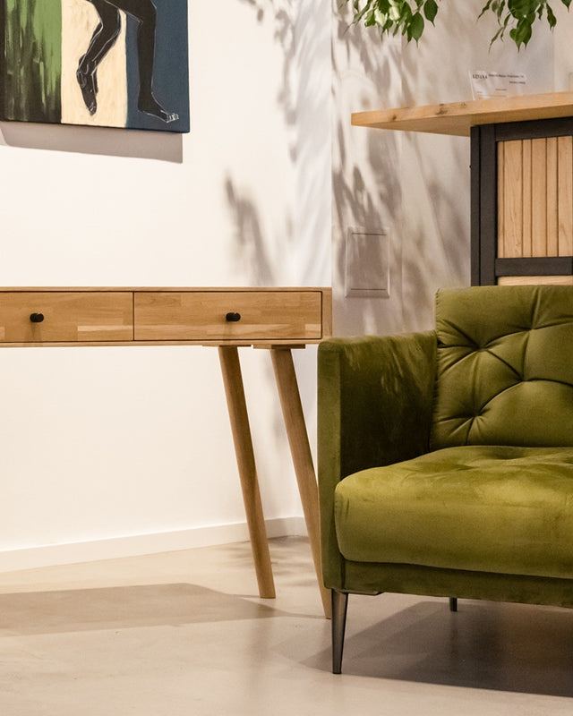 Toaletka dębowa drewniana Lili z dwoma pojemnymi szufladami na kosmetyki i przybory biurkowe do pracy 7