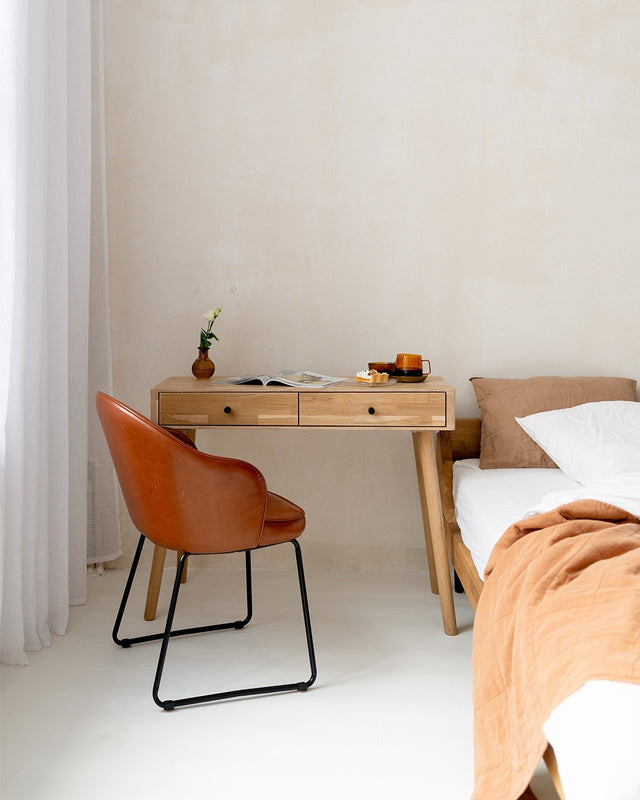 Toaletka dębowa drewniana Lili z dwoma pojemnymi szufladami na kosmetyki i przybory biurkowe do pracy 6