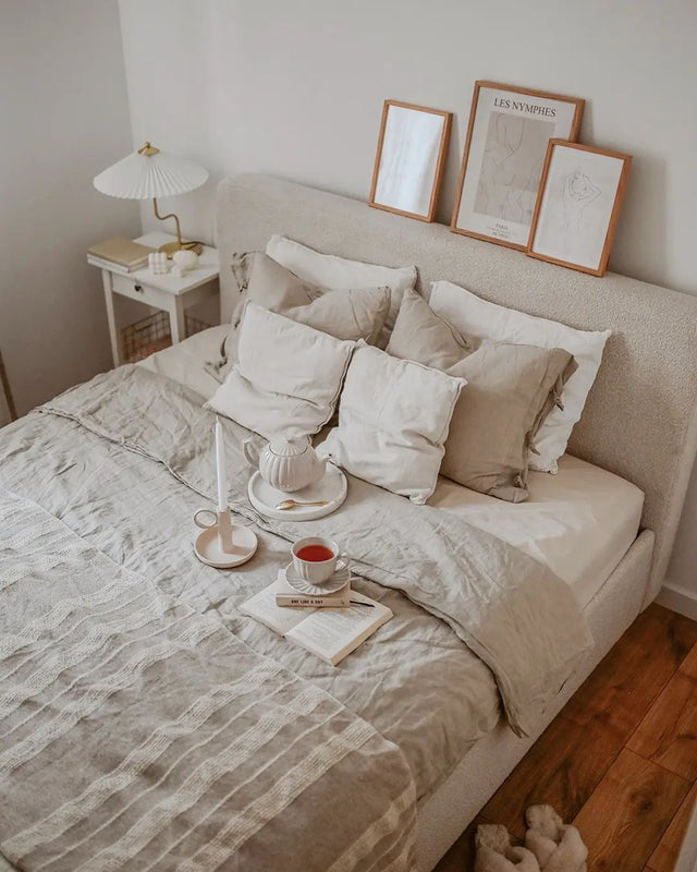 Łóżko z tapicerowaną ramą z pojemnikiem na pościel More 3