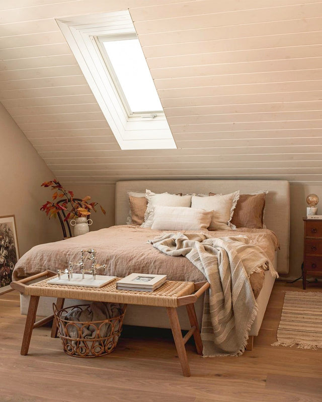 Łóżko tapicerowane z pojemnikiem w materiale len plecionka naturalne barwy 3