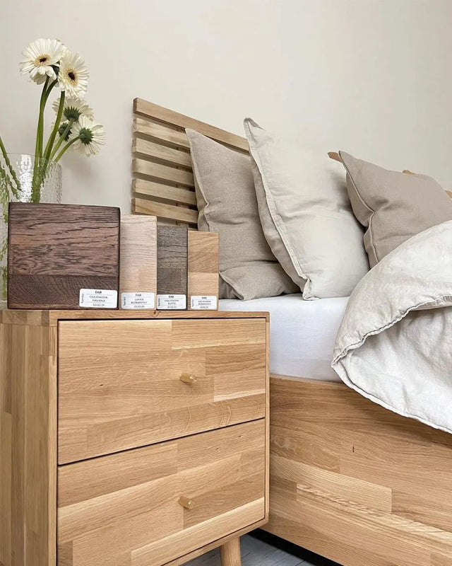 Stolik dębowy z szufladami na przybory Cube No 2 3