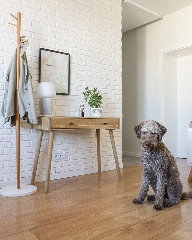 Toaletka dębowa drewniana Lili z dwoma pojemnymi szufladami na kosmetyki i przybory biurkowe do pracy 2