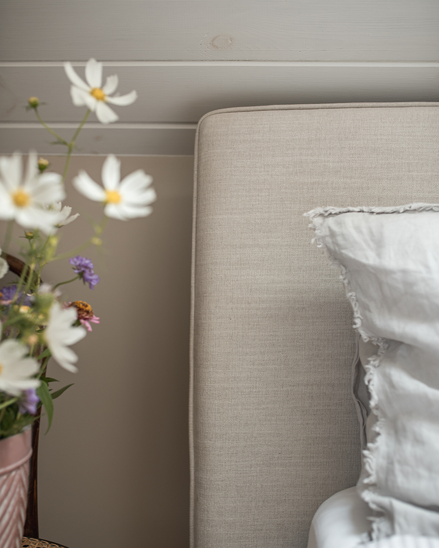 Łóżko tapicerowane z pojemnikiem Slim