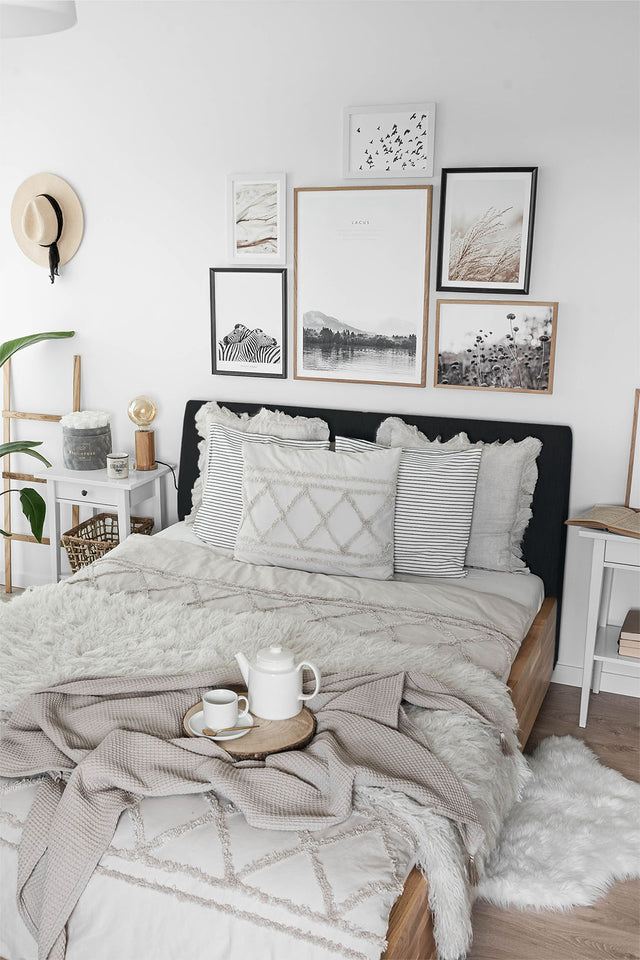 łóżko z tapicerowanym zagłówkiem czarne 